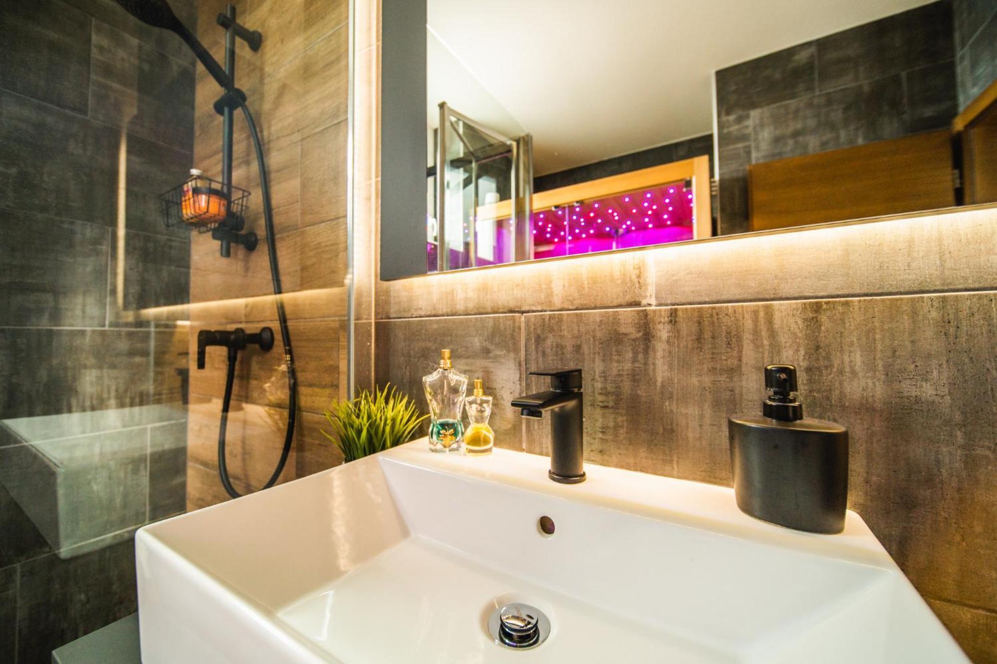 K Relax Place, Varazdinske Toplice, Modern Home With Sauna, Jacuzzi, Wifi المظهر الخارجي الصورة